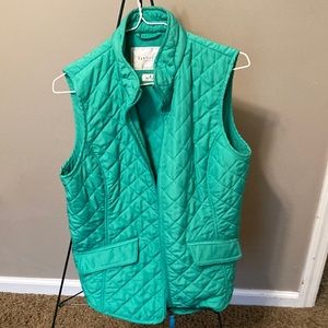 Woman’s VanHeusen quilted Size Medium Vest